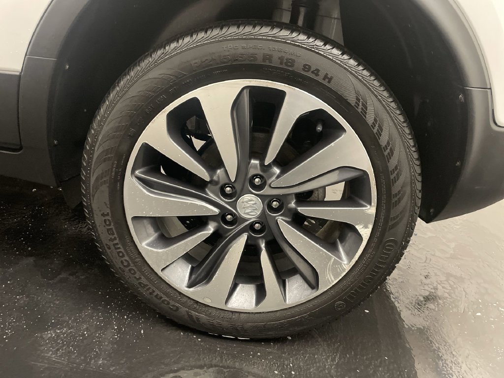 Used 2021 Buick Encore Preferred AWD/4WD image 24