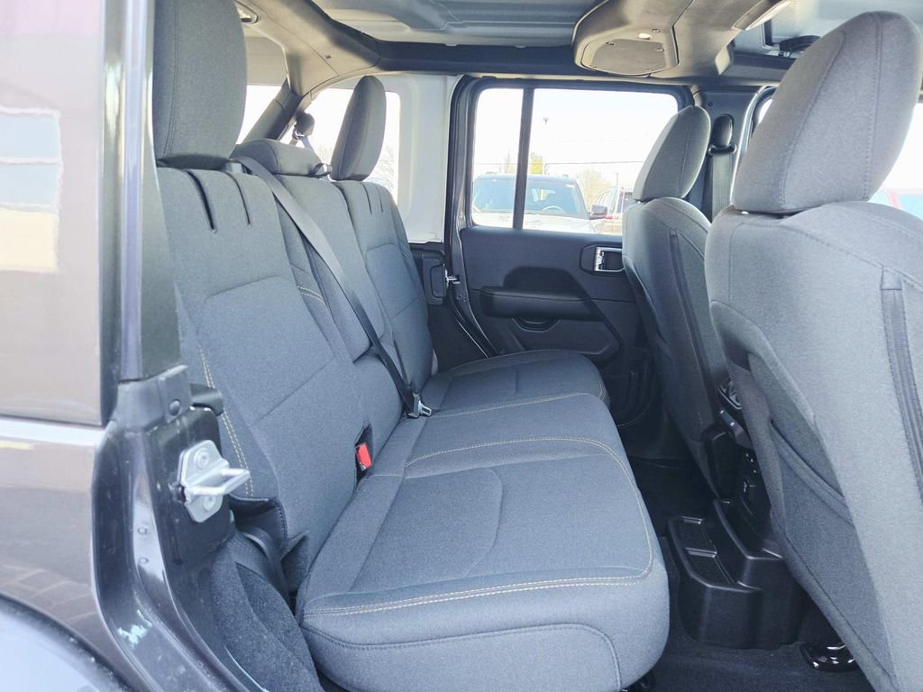 Used 2025 Jeep Wrangler Unlimited Sahara image 15