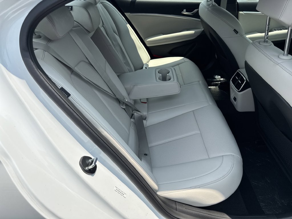 Used 2025 Genesis G70 2.5T RWD image 15
