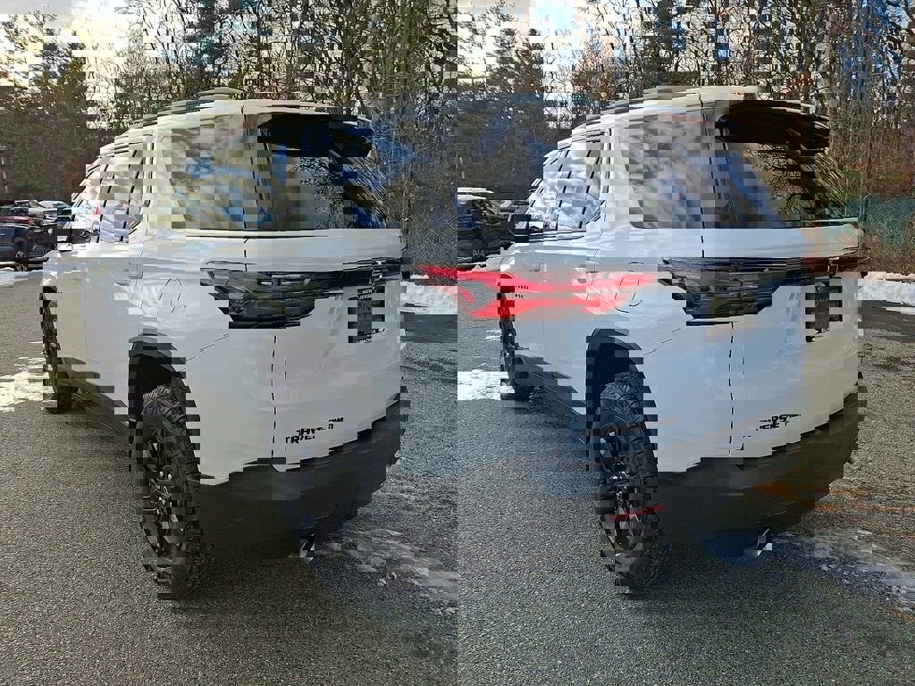 Used 2023 Chevrolet Traverse LS w/ Midnight/Sport Edition image 5