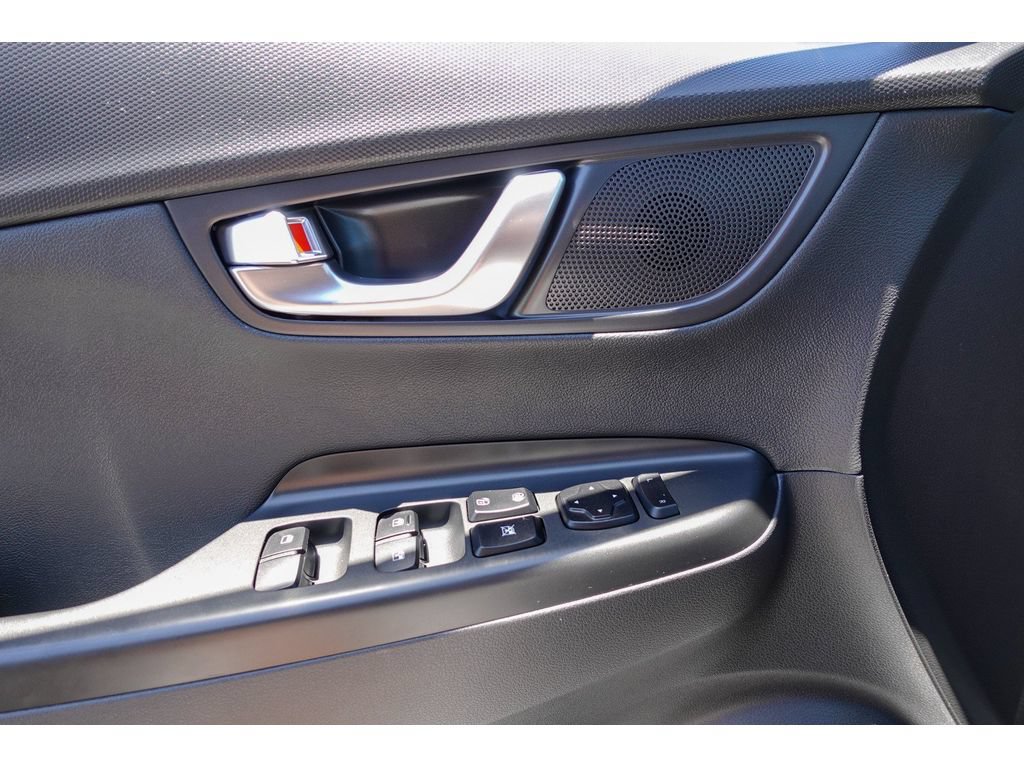Used 2023 Hyundai Kona Limited FWD image 11