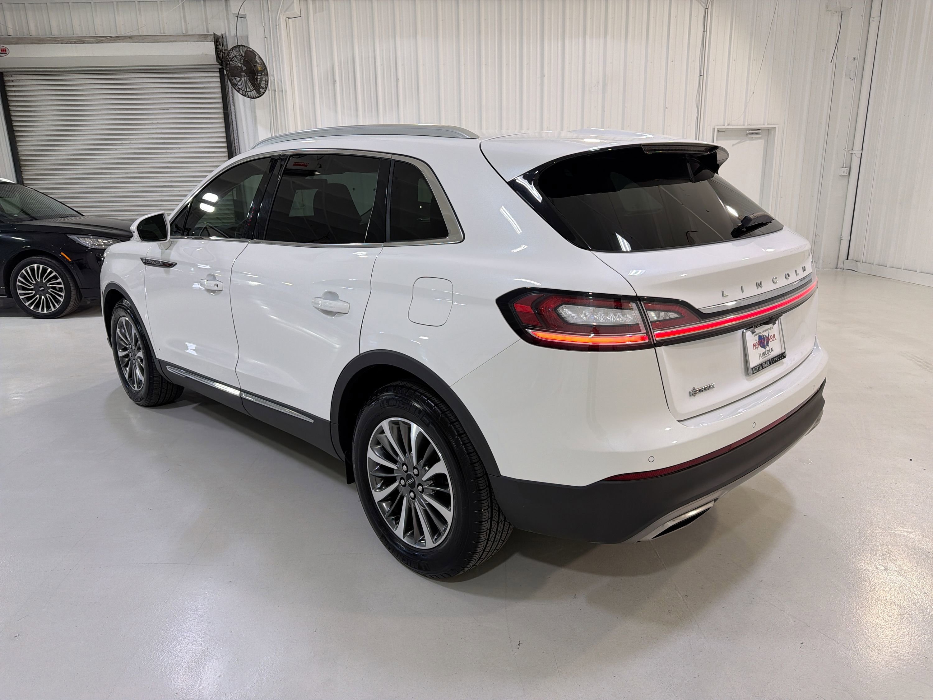 Used 2023 Lincoln Nautilus FWD w/ Premium Package image 25