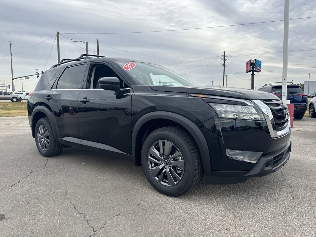 New 2025 Nissan Pathfinder SV image 7