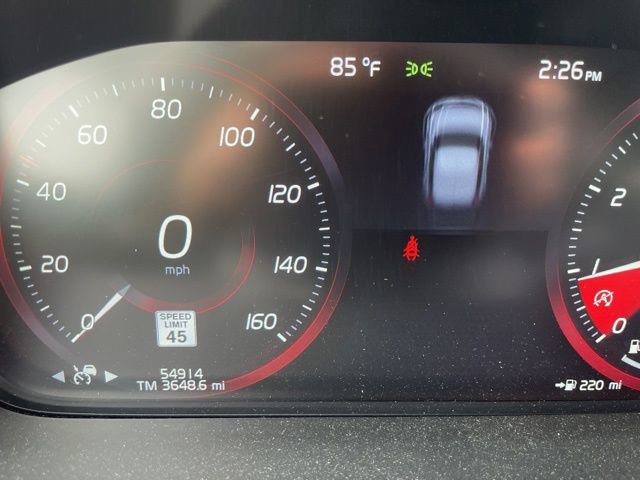 Used 2016 Volvo XC90 T6 Momentum w/ Momentum Plus Package AWD/4WD image 9