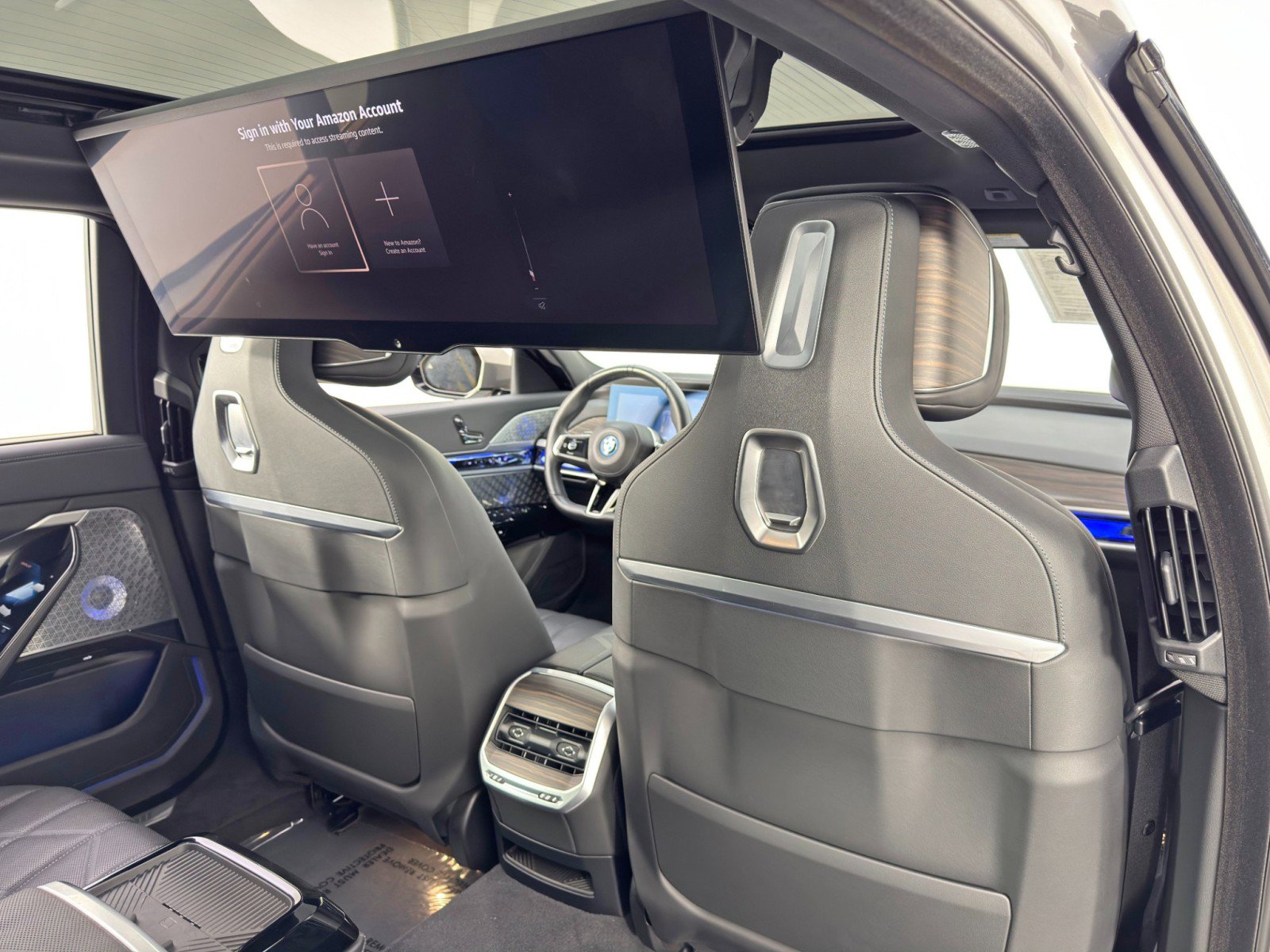 Used 2023 BMW i7 xDrive60 image 48