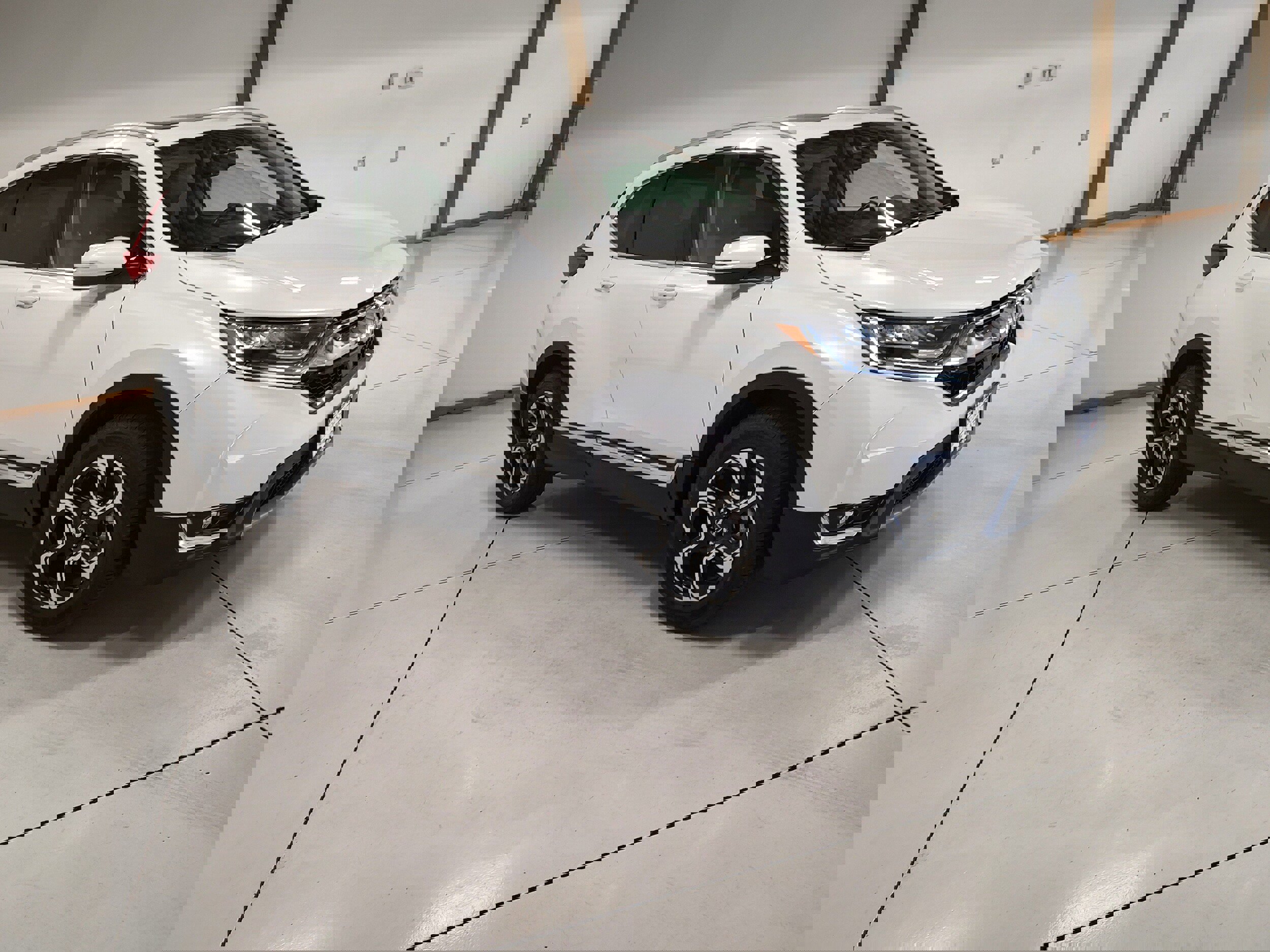 Used 2019 Honda CR-V Touring image 2