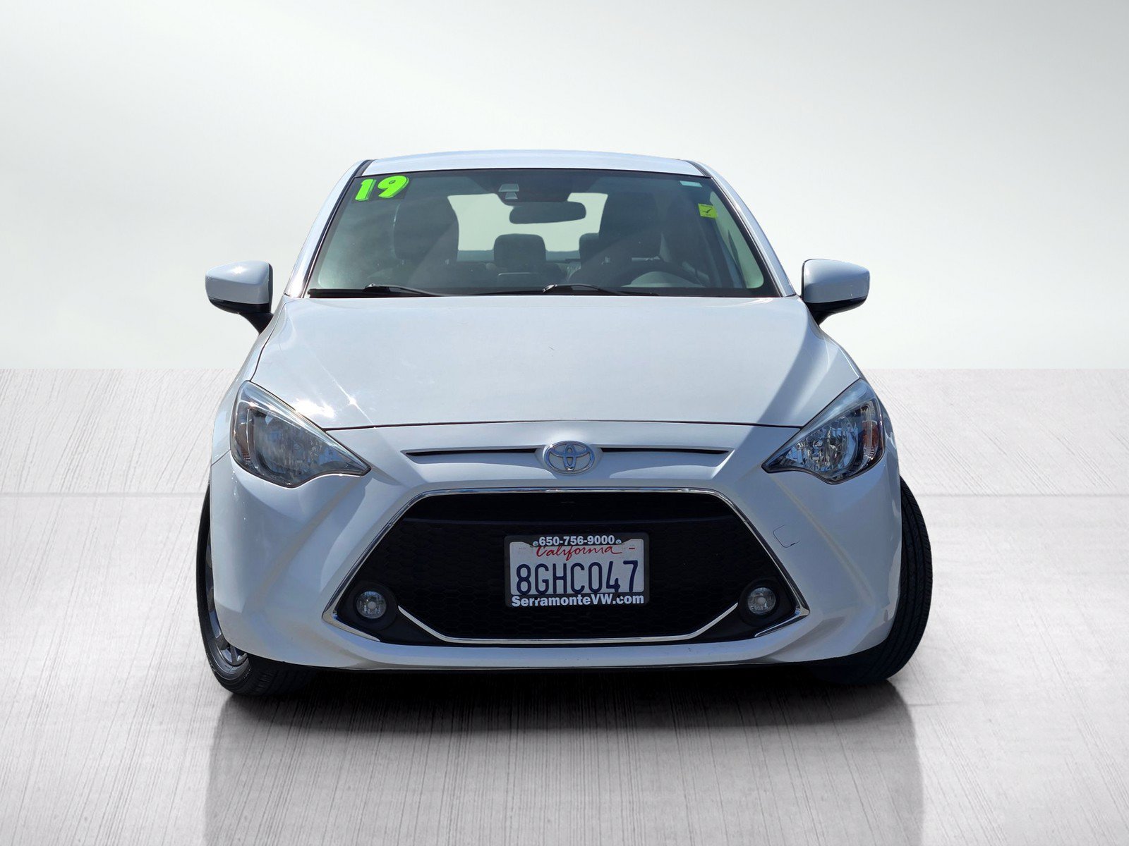 Used 2019 Toyota Yaris LE FWD image 2