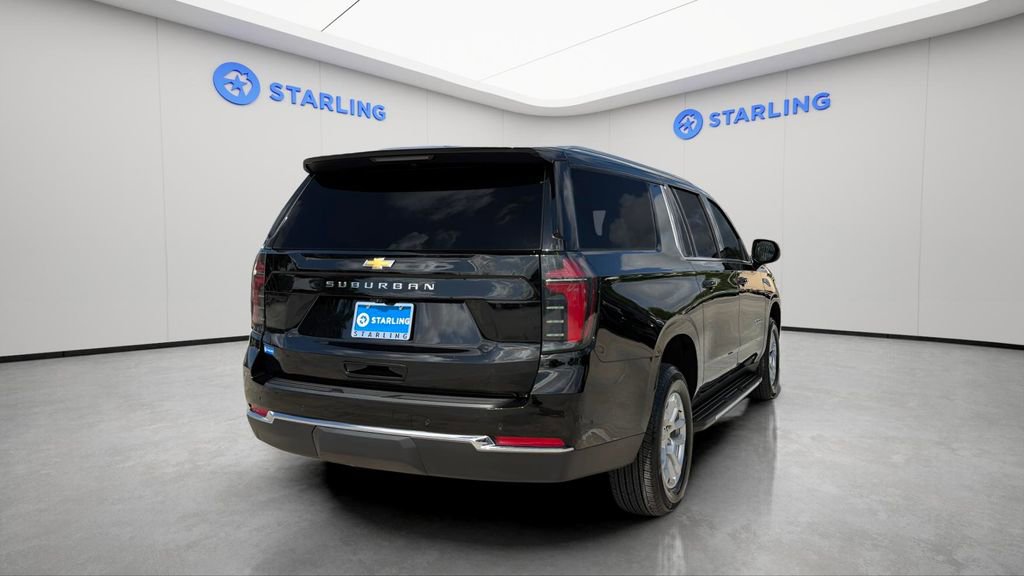 Used 2025 Chevrolet Suburban LS RWD image 8
