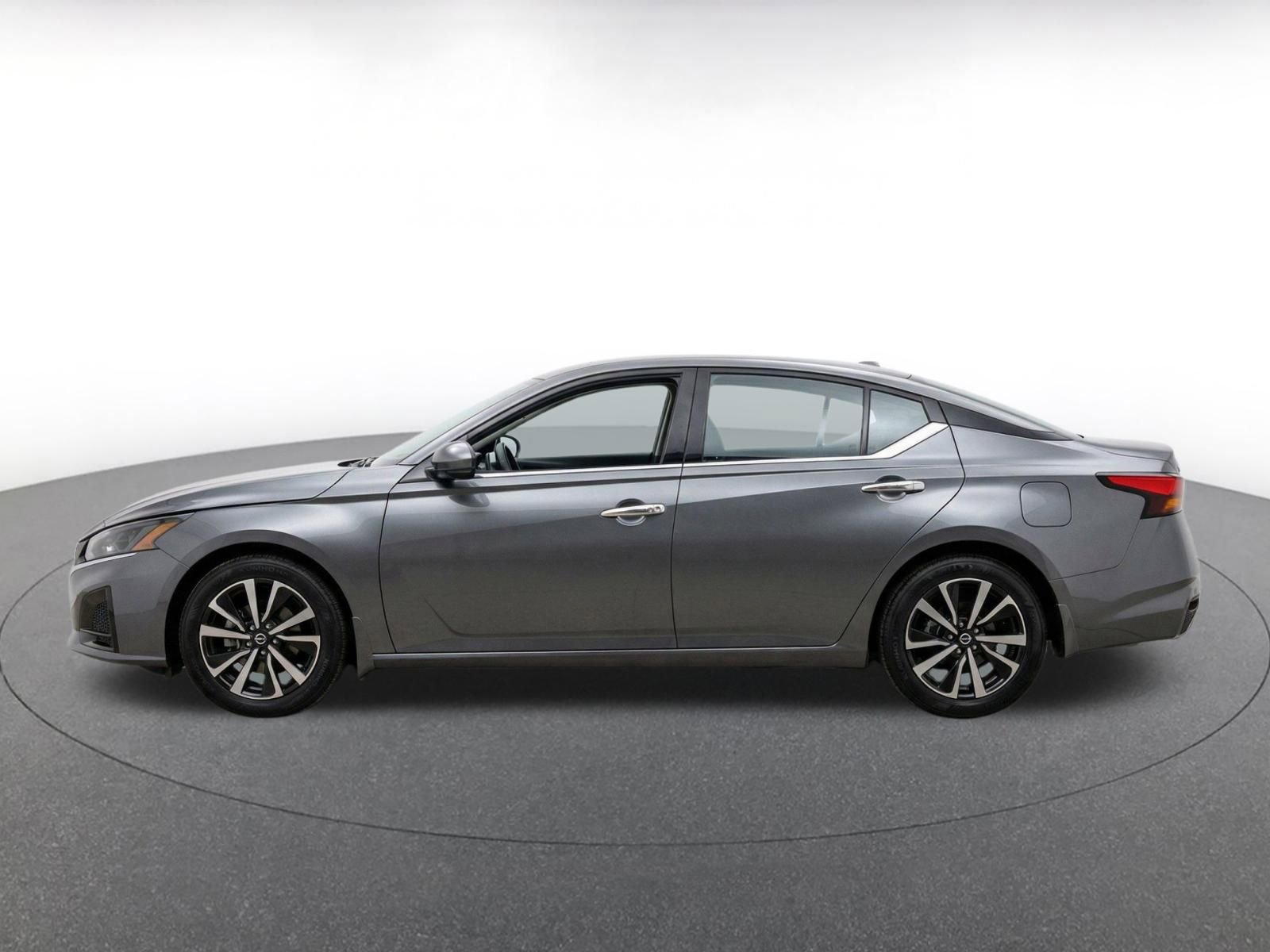 Used 2025 Nissan Altima 2.5 SV FWD image 5