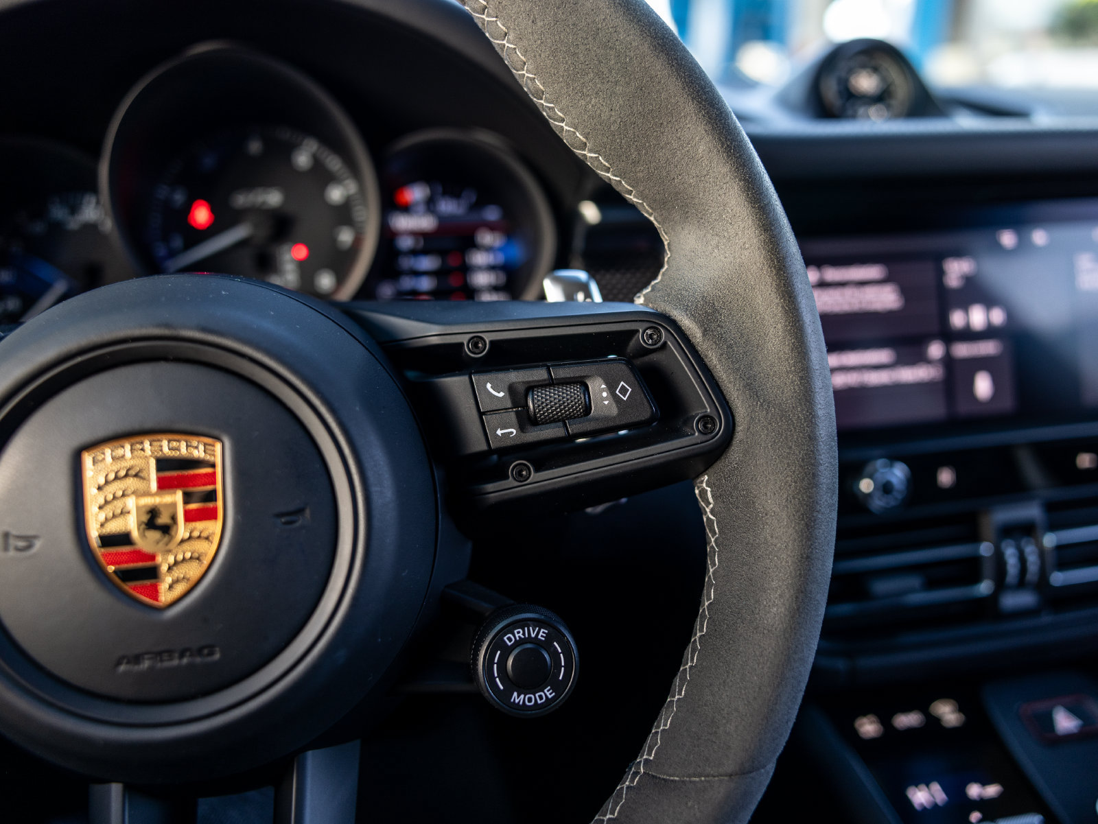 Certified 2024 Porsche Macan GTS AWD/4WD image 34