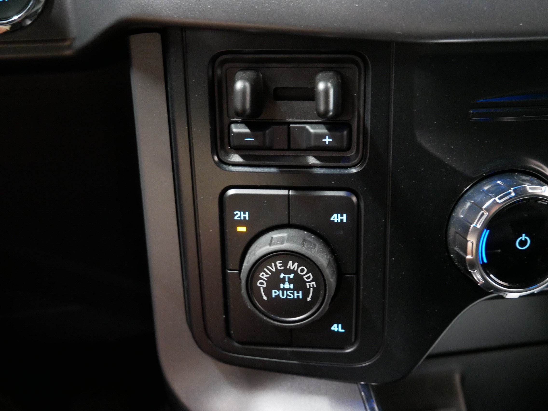 Used 2026 Ford F150 XLT w/ Equipment Group 302A MID AWD/4WD image 33