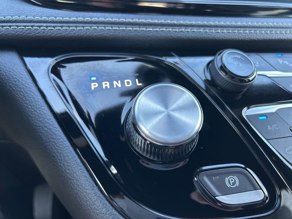 Used 2024 Chrysler Pacifica Touring-L w/ Uconnect Theater Family Group image 26