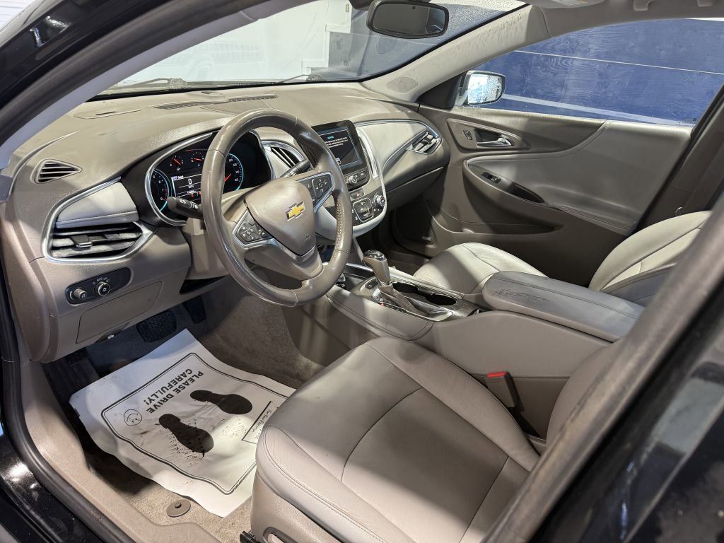 Used 2018 Chevrolet Malibu LT w/ Leather Package image 5