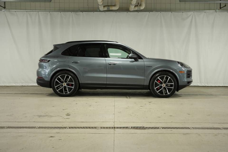 New 2026 Porsche Cayenne S image 8