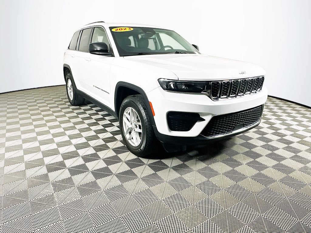 Certified 2023 Jeep Grand Cherokee Laredo image 2