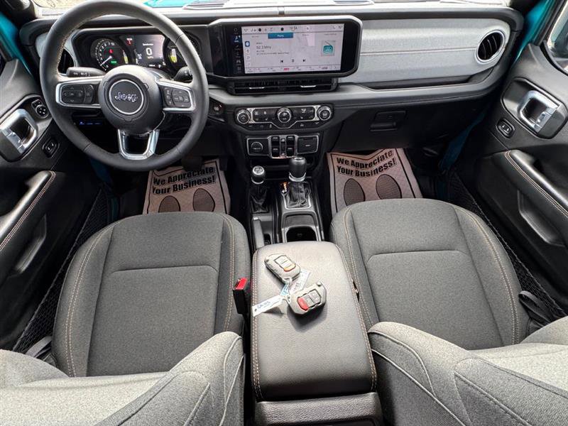 Used 2024 Jeep Wrangler Sahara image 12