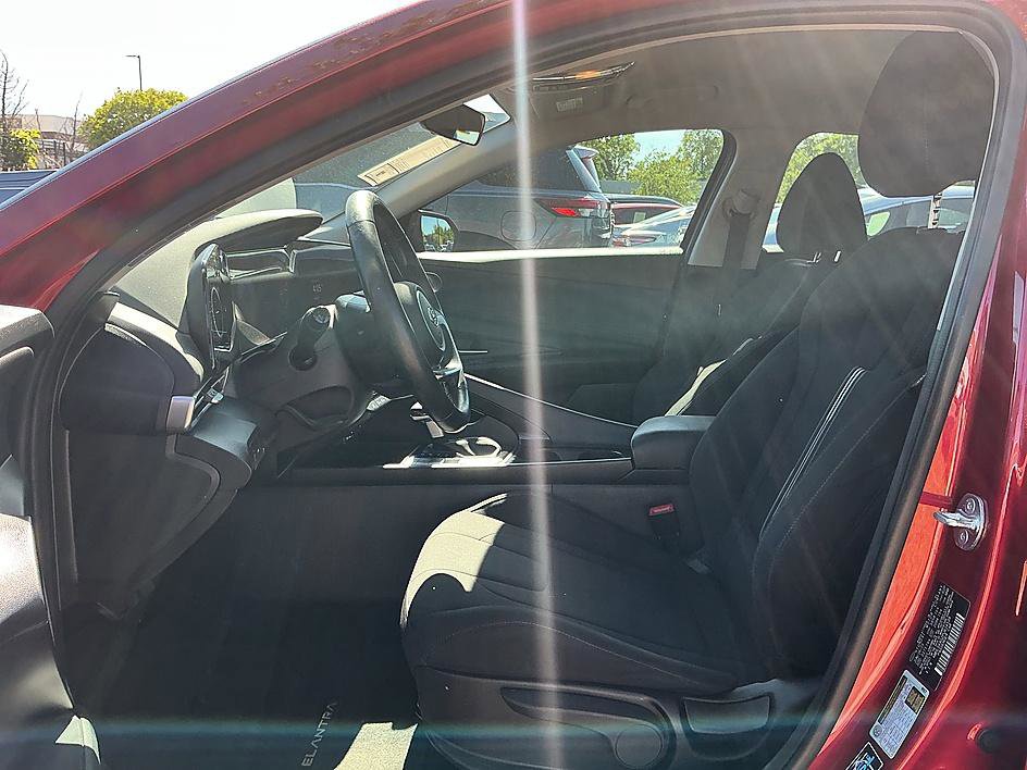 Used 2023 Hyundai Elantra SEL w/ Convenience Package FWD image 12
