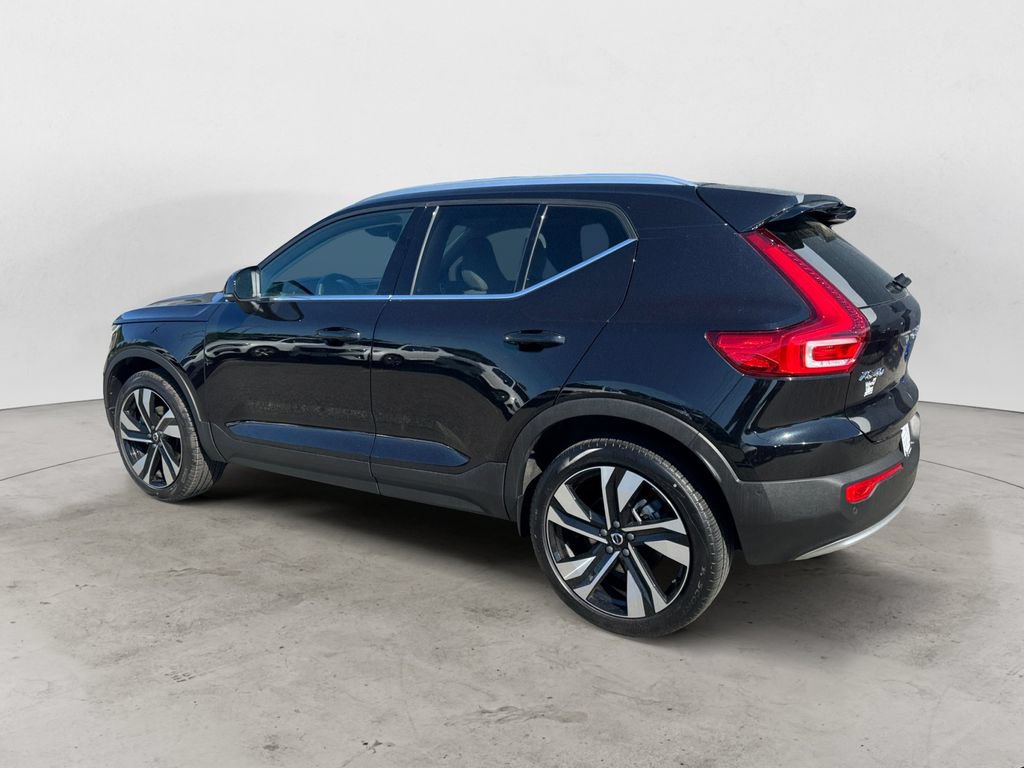Certified 2023 Volvo XC40 B5 Plus w/ Protection Package Premier AWD/4WD image 4