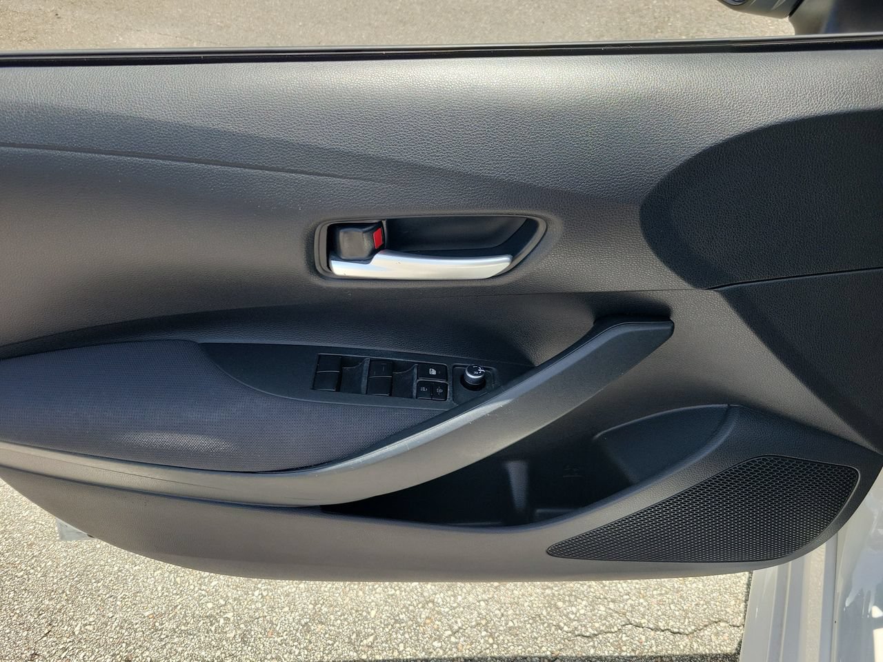 Used 2020 Toyota Corolla LE FWD image 13
