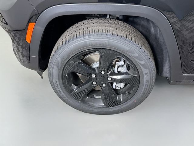 New 2025 Jeep Grand Cherokee L Limited w/ Black Appearance Package image 33