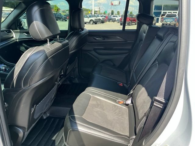 Used 2024 Jeep Grand Cherokee Altitude AWD/4WD image 6