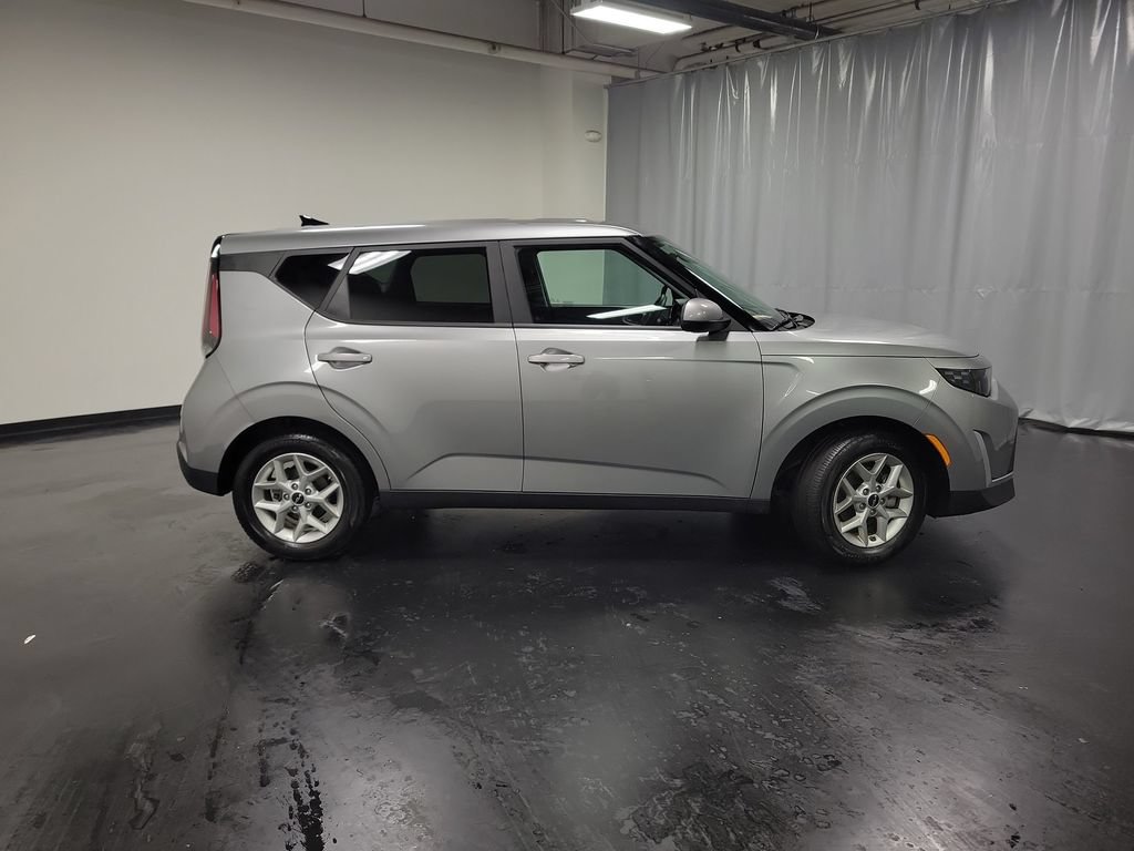 Used 2025 Kia Soul LX w/ LX Technology Package FWD image 9