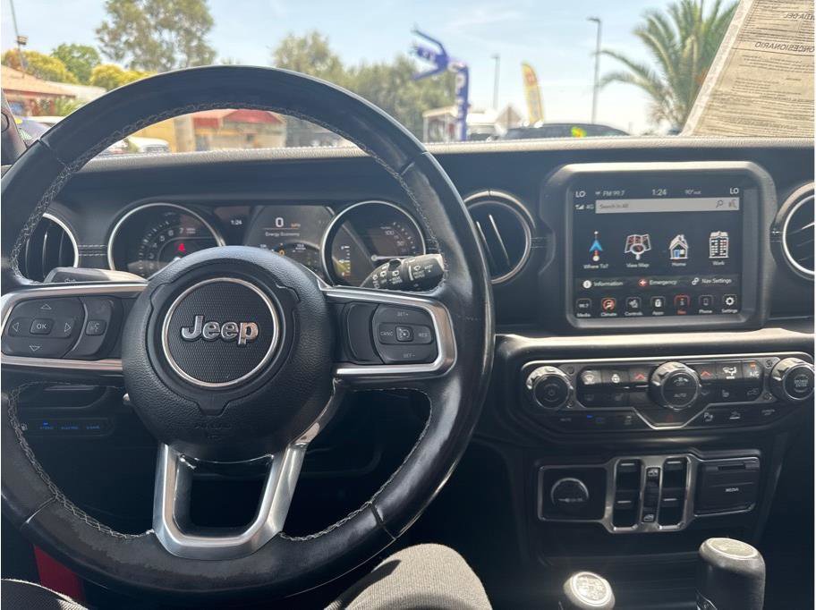 Used 2022 Jeep Wrangler Unlimited Sahara w/ Cold Weather Group AWD/4WD image 13