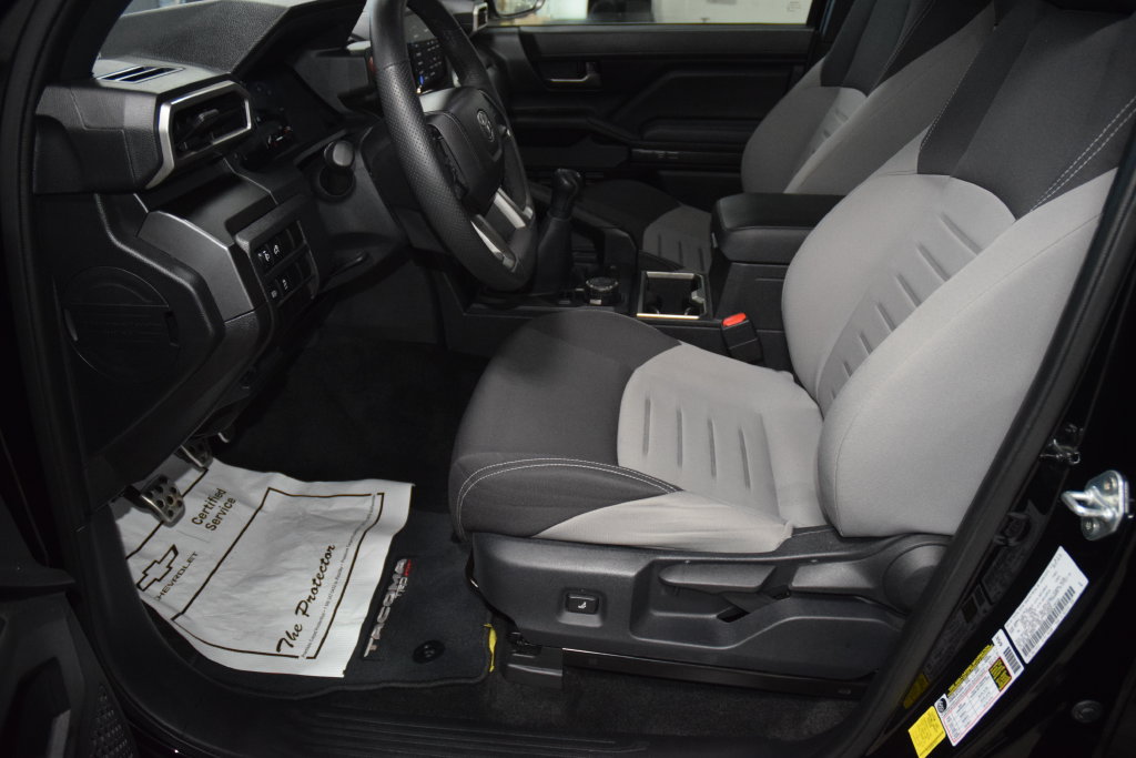 Used 2025 Toyota Tacoma TRD Sport AWD/4WD image 40
