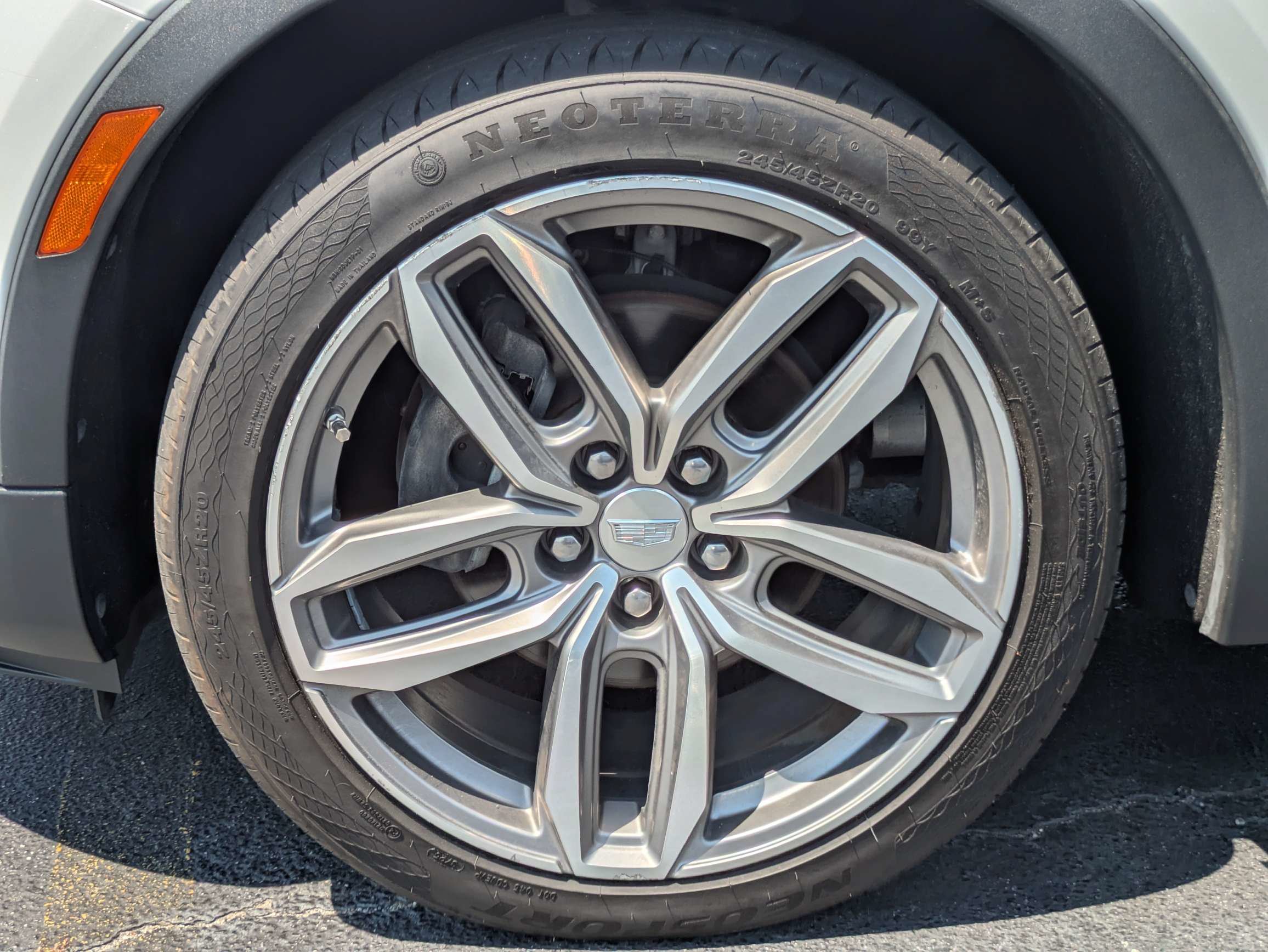 Certified 2019 Cadillac XT4 Sport FWD image 33