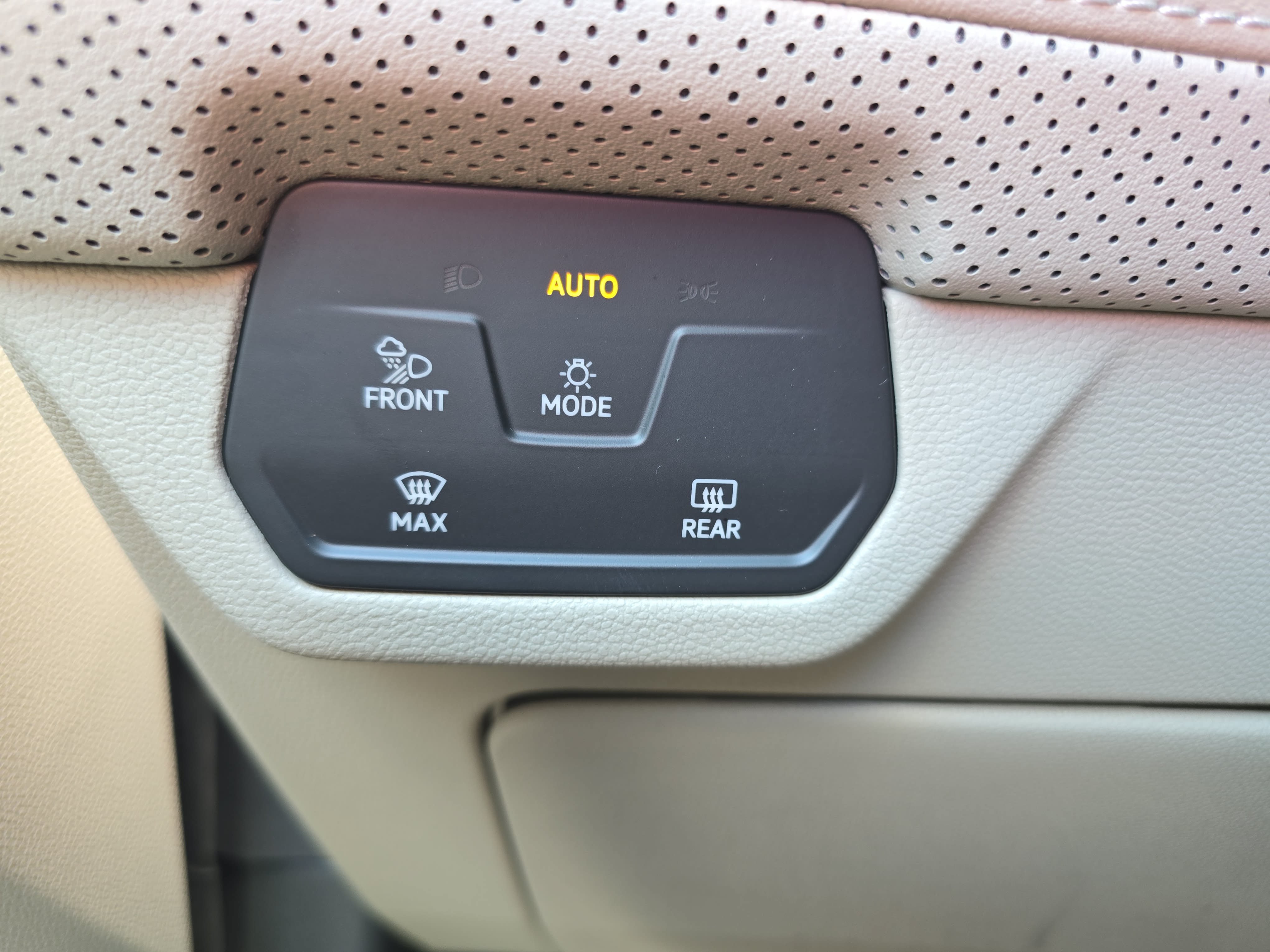 New 2026 Volkswagen Atlas SE FWD image 27