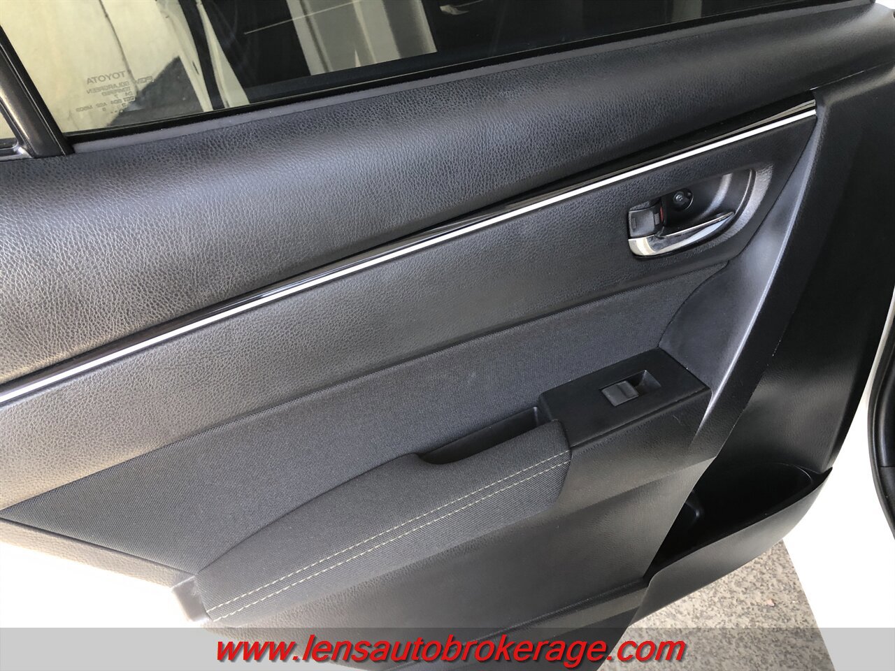 Used 2018 Toyota Corolla LE FWD image 16