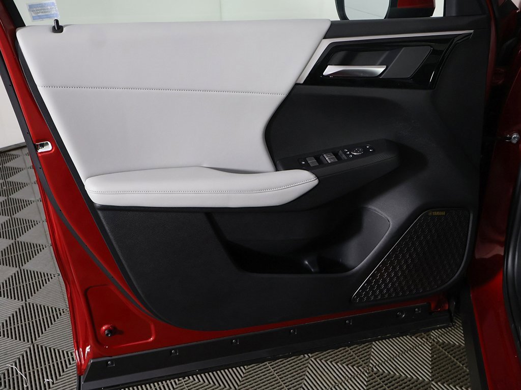 New 2025 Mitsubishi Outlander SE image 26