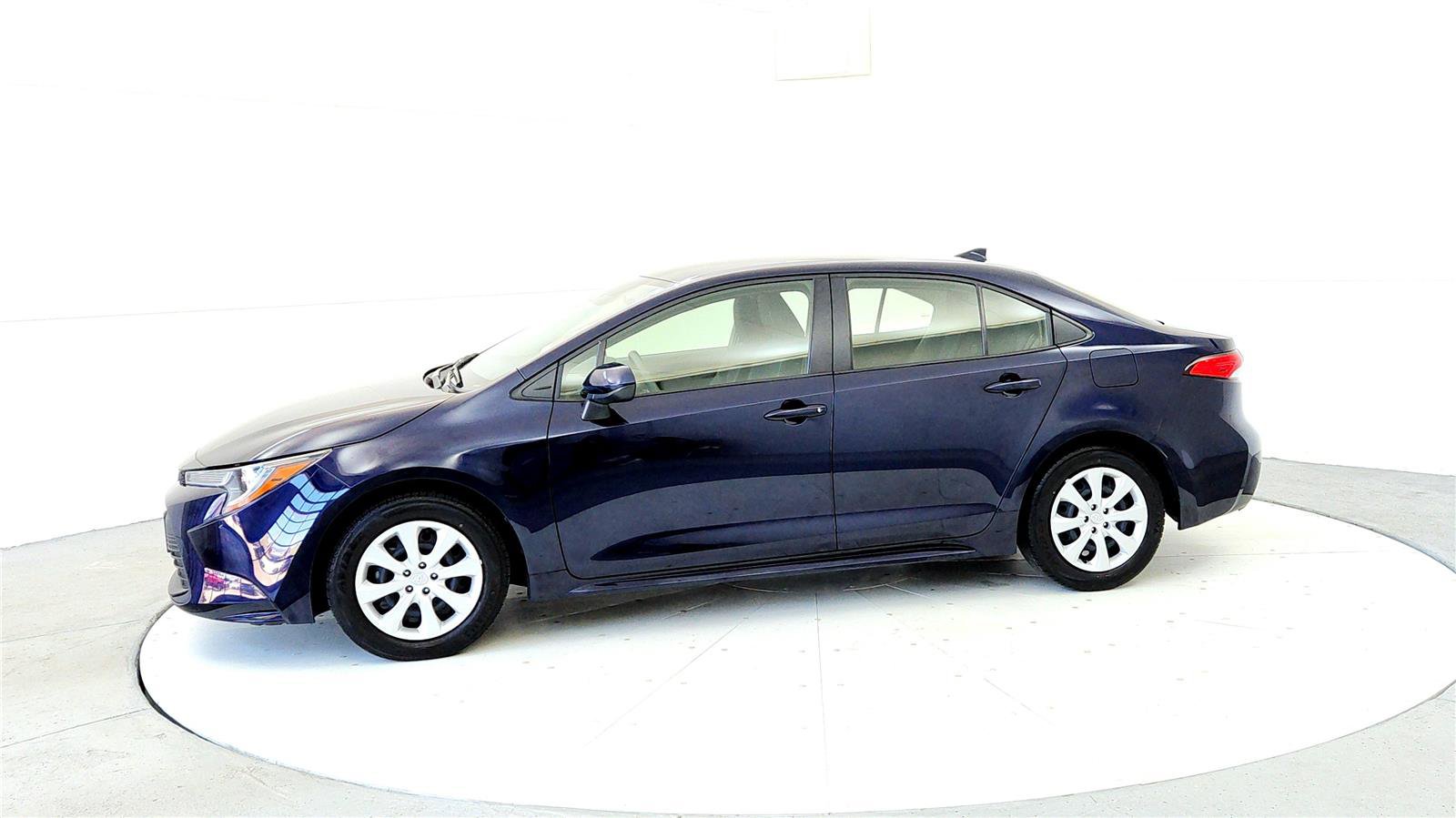 Used 2023 Toyota Corolla LE FWD image 3