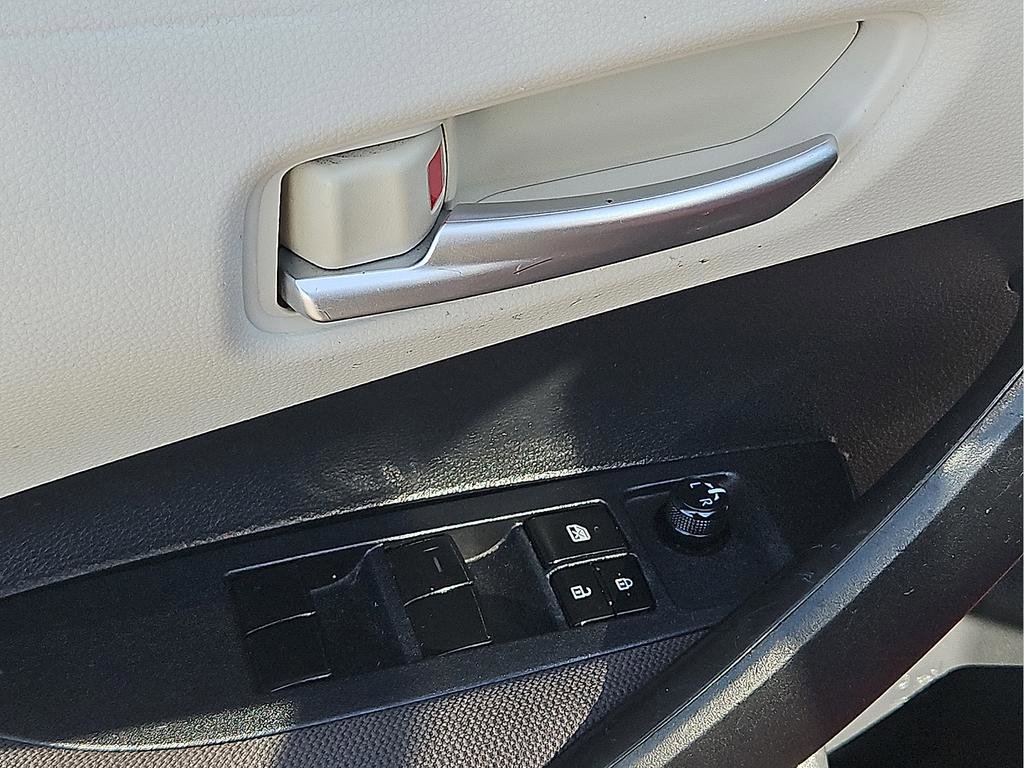 Used 2020 Toyota Corolla LE image 12