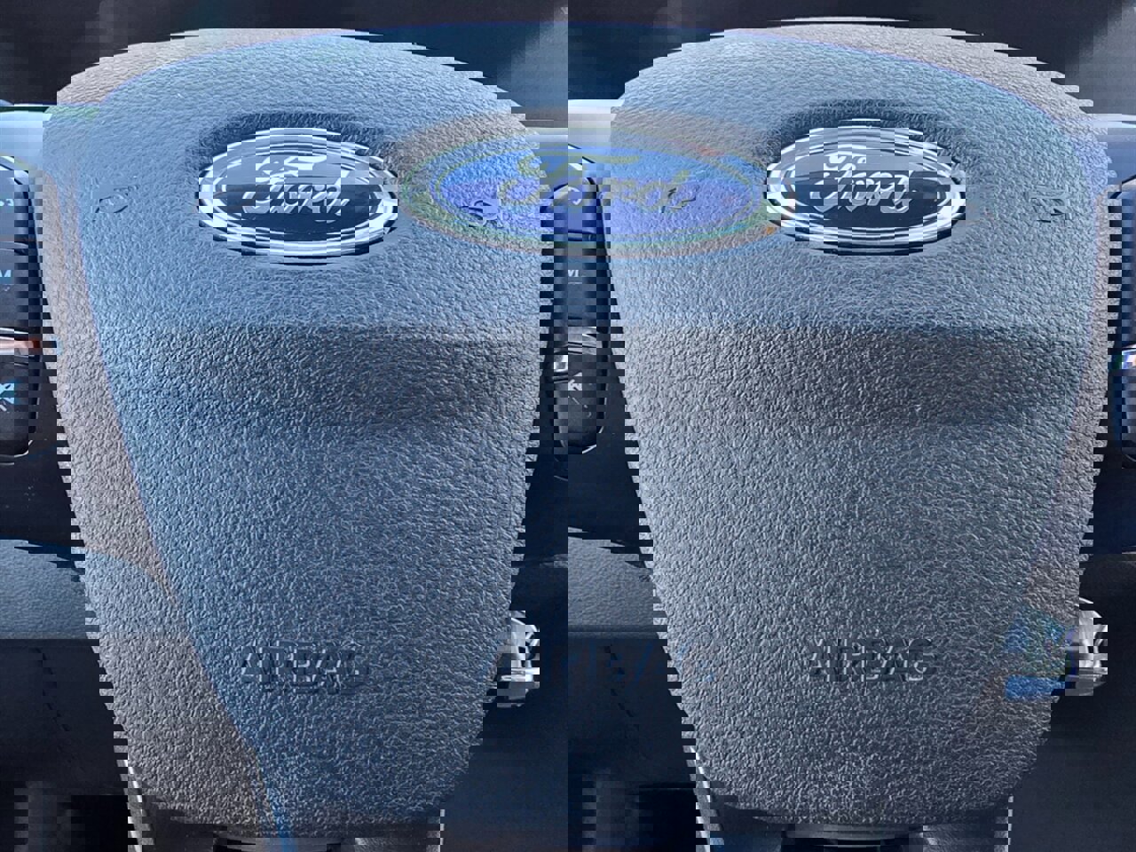 Used 2022 Ford E-Transit Medium Roof image 2