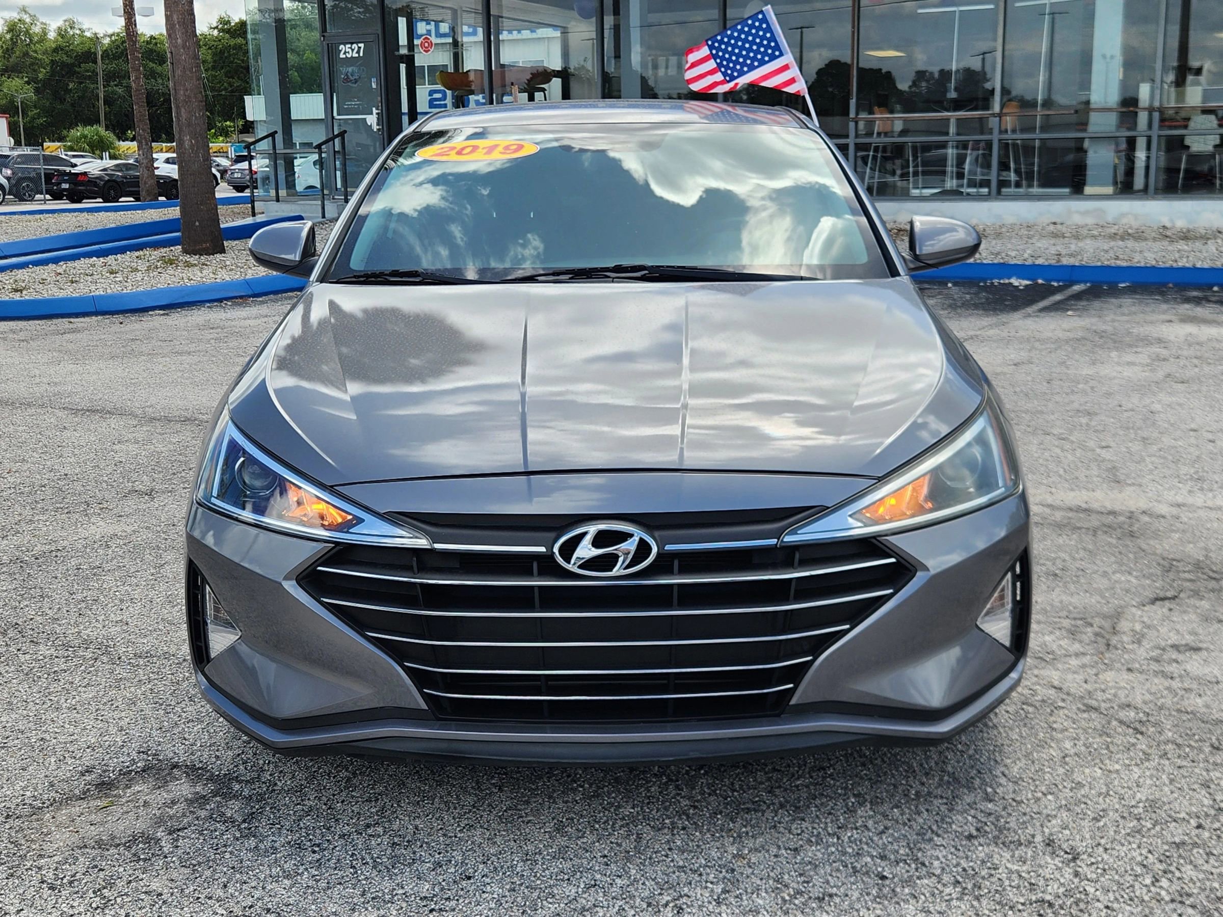 Used 2019 Hyundai Elantra SE FWD image 3