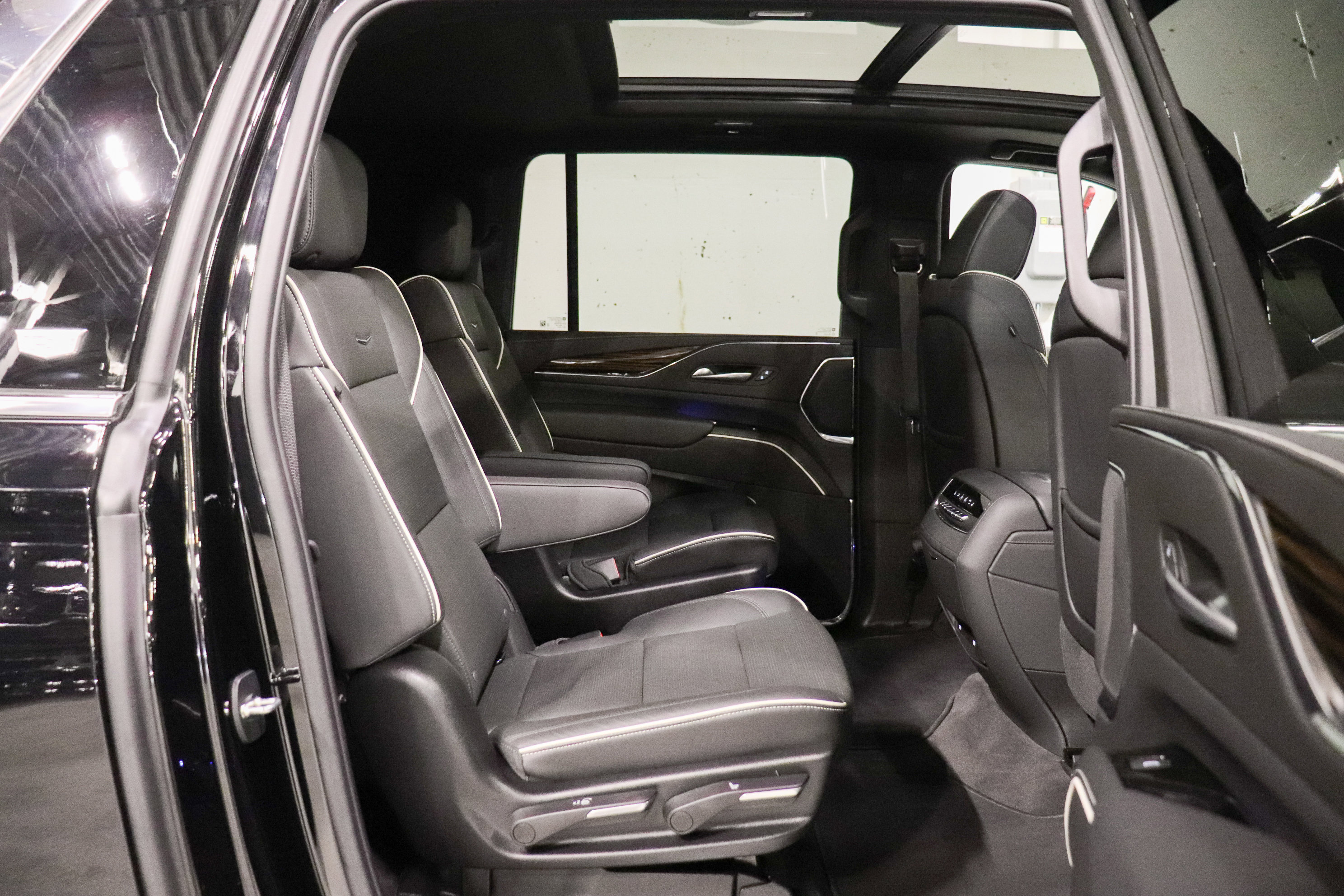 Used 2023 Cadillac Escalade ESV Premium Luxury image 22