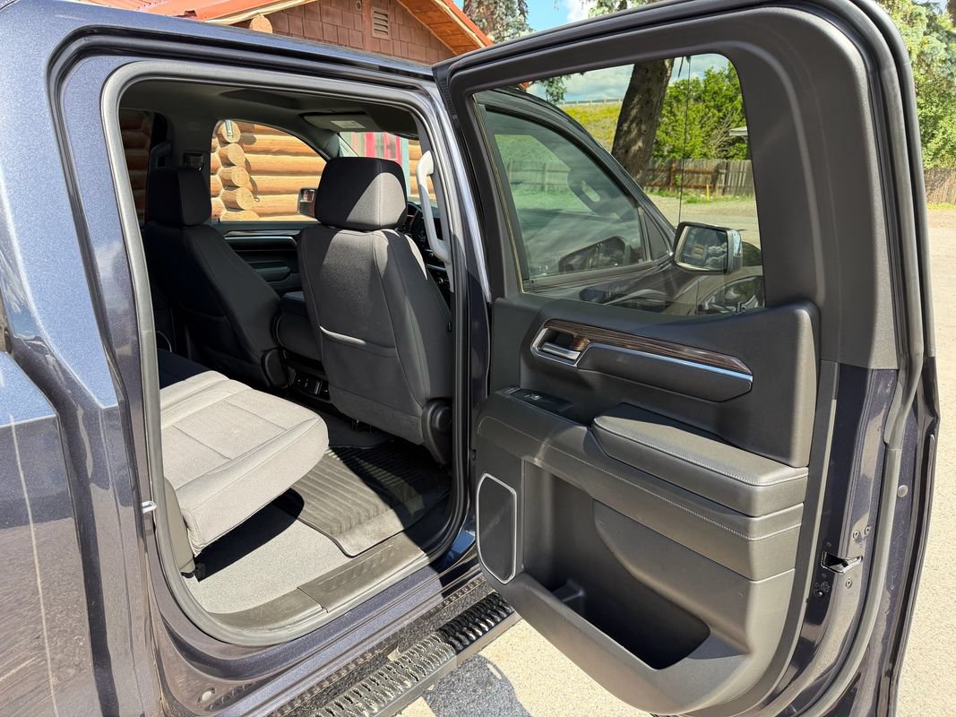 Used 2023 Chevrolet Silverado 1500 LT AWD/4WD image 27