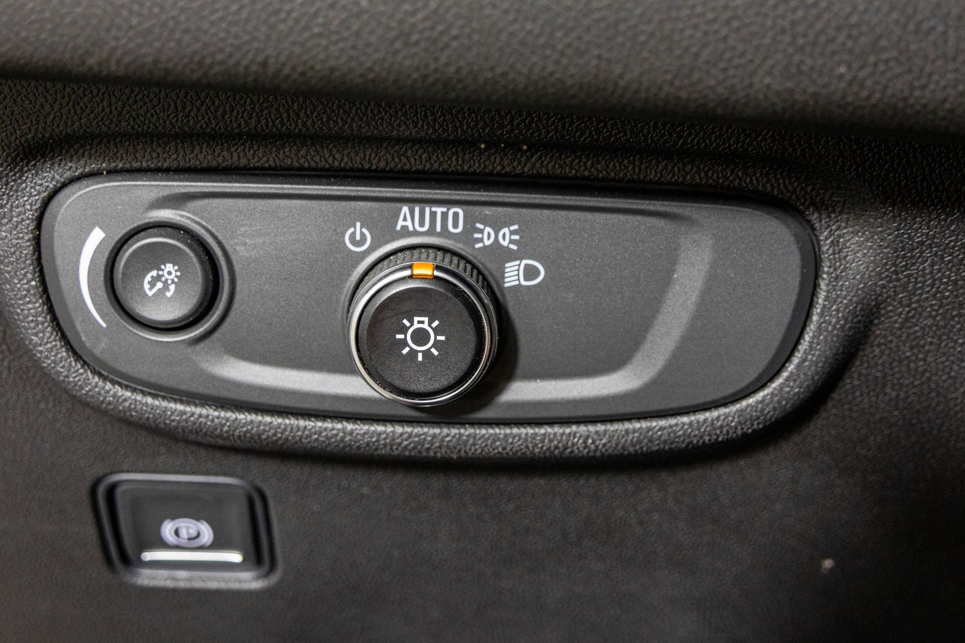Used 2023 GMC Terrain SLE w/ Driver Convenience Package FWD image 36