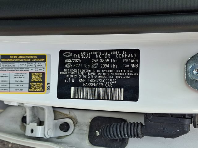 Certified 2025 Hyundai Elantra SE w/ Cargo Package FWD image 18