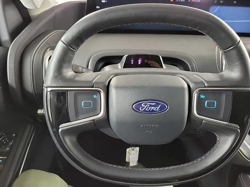 Used 2025 Ford Expedition Max Platinum AWD/4WD image 16