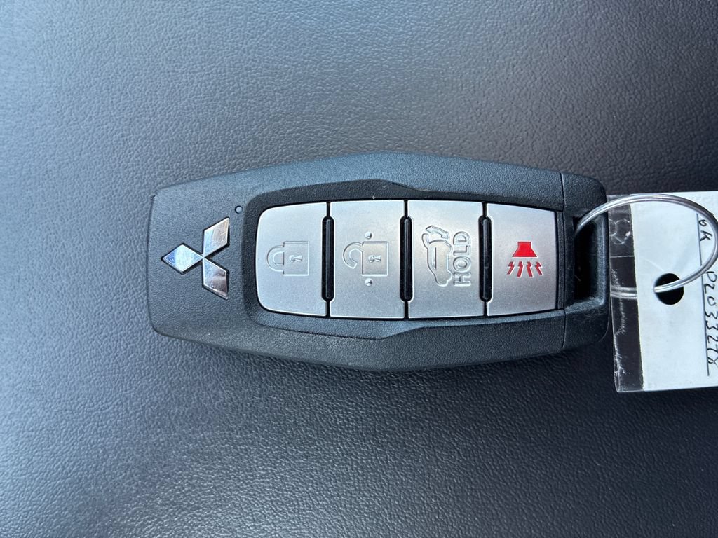 Used 2023 Mitsubishi Outlander SE AWD/4WD image 38