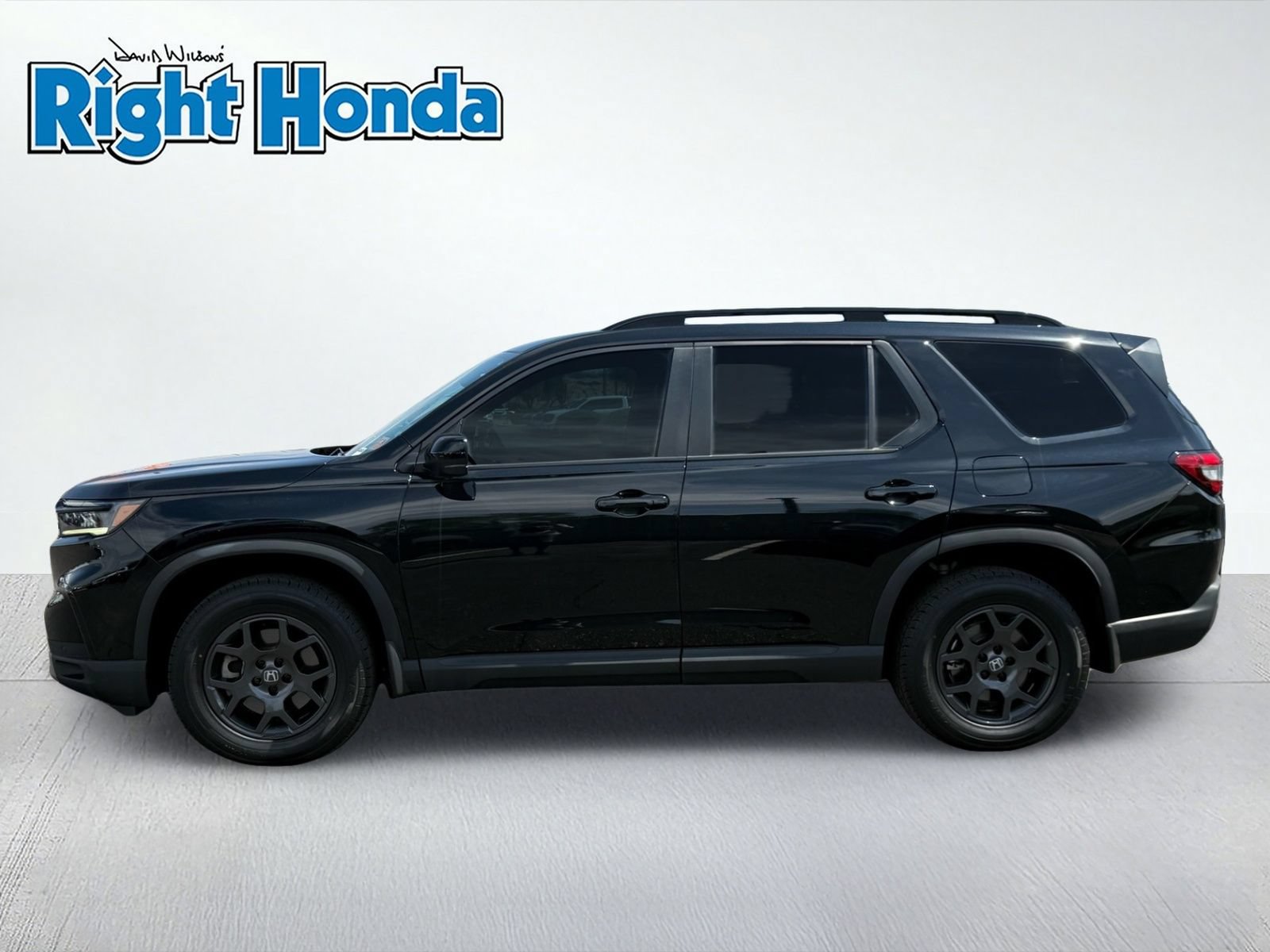 Certified 2023 Honda Pilot TrailSport image 4