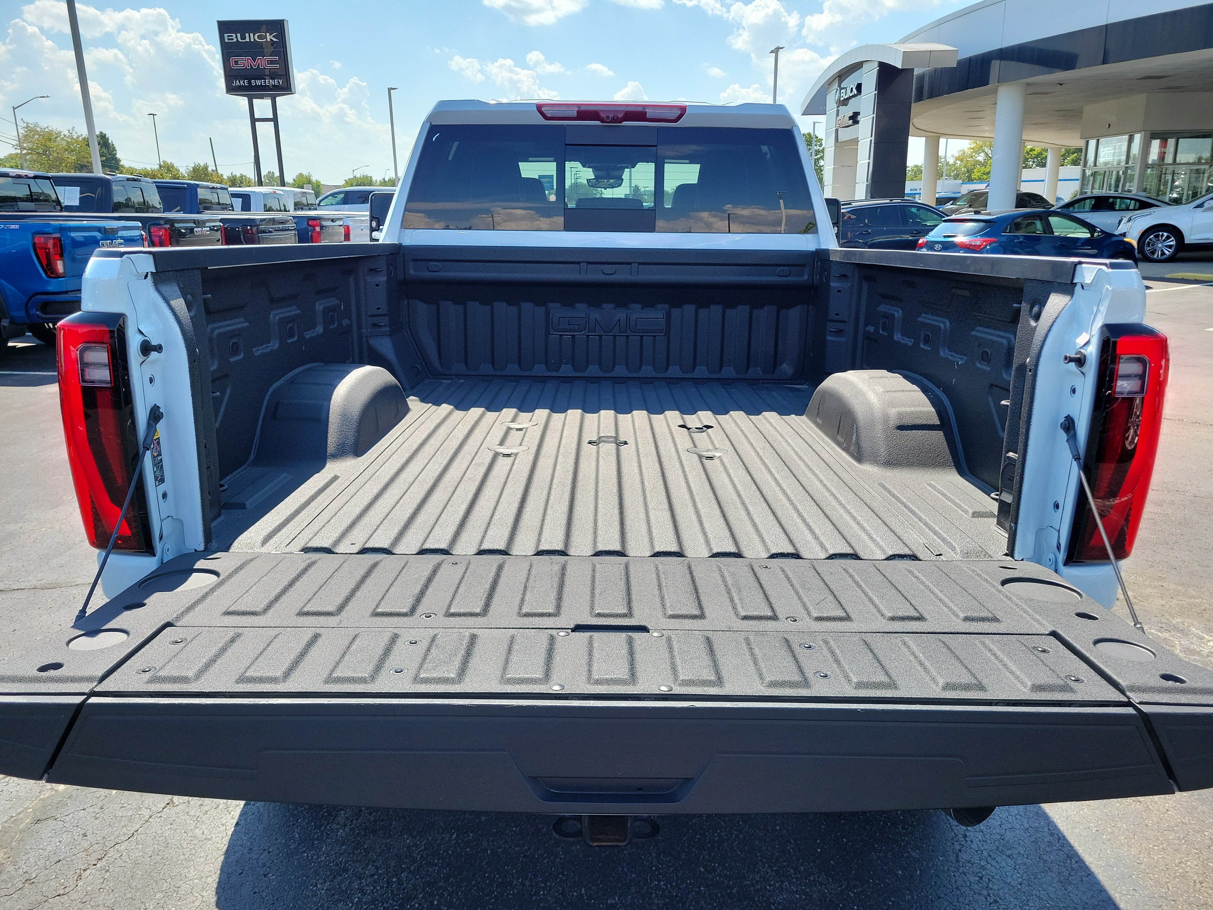 Used 2026 GMC Sierra 2500 Denali Ultimate AWD/4WD image 7