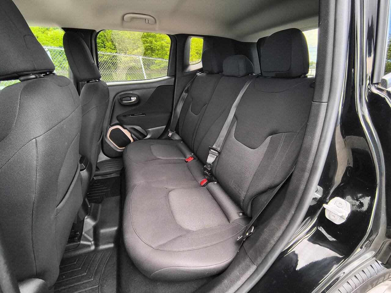 Used 2017 Jeep Renegade Latitude AWD/4WD image 21