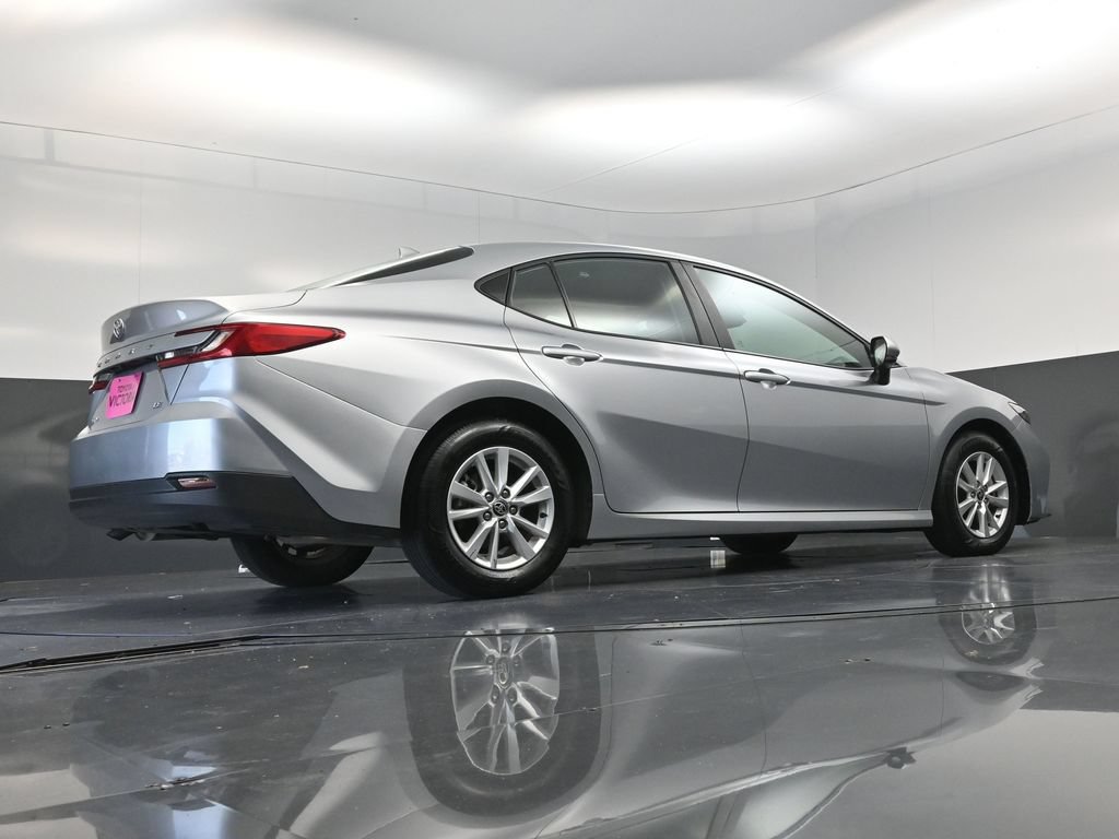 Used 2025 Toyota Camry LE FWD image 19