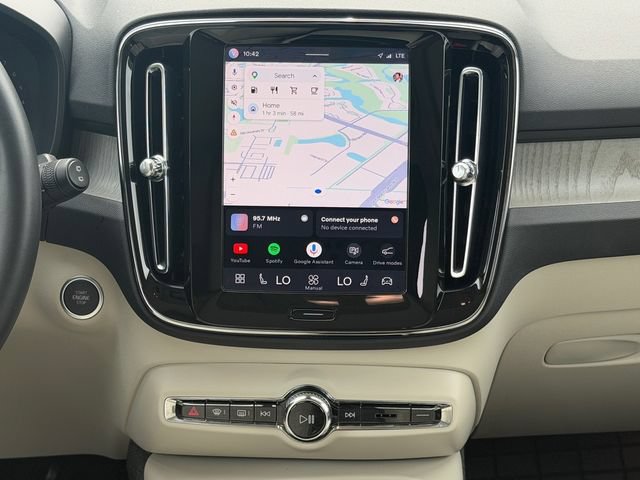 Certified 2024 Volvo XC40 B5 Plus w/ Protection Package Premier AWD/4WD image 17