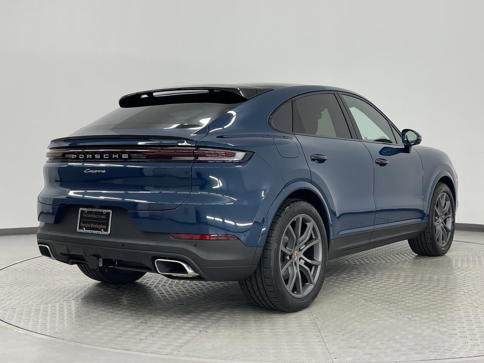 New 2025 Porsche Cayenne Coupe image 9