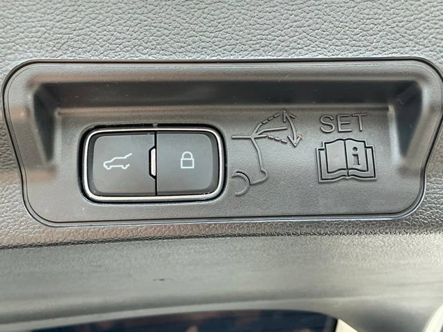 Used 2025 Ford Explorer Active w/ Active Comfort Package RWD image 23
