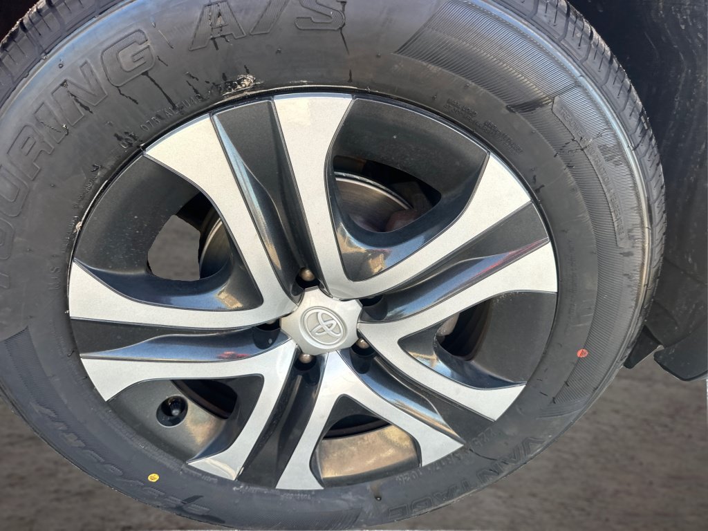 Used 2016 Toyota RAV4 LE AWD/4WD image 18